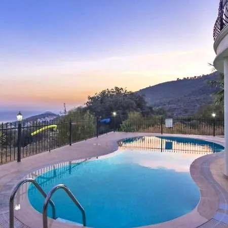 3 Bedroom Seaview With Private Pool *