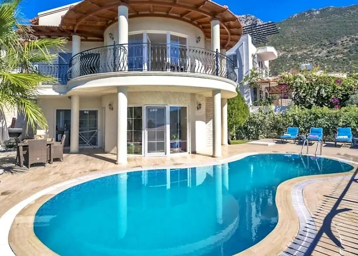 3 Bedroom Seaview With Private Pool *