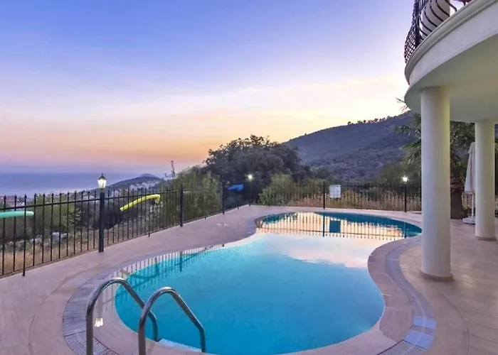 3 Bedroom Seaview With Private Pool *