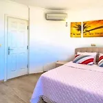 3 Bedroom Seaview With Private Pool Vilă