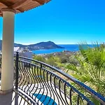 3 Bedroom Seaview With Private Pool Vilă